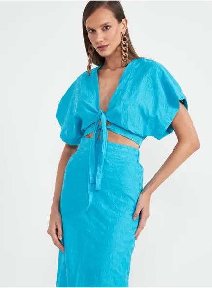 Blusa Decote Halter Com Amarração