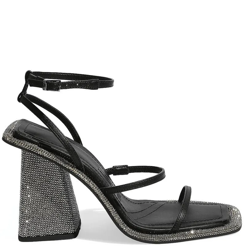 Sandália de Tiras Preta Shiny Lolla de Salto Alto Grosso e Vira com Briho de Strass