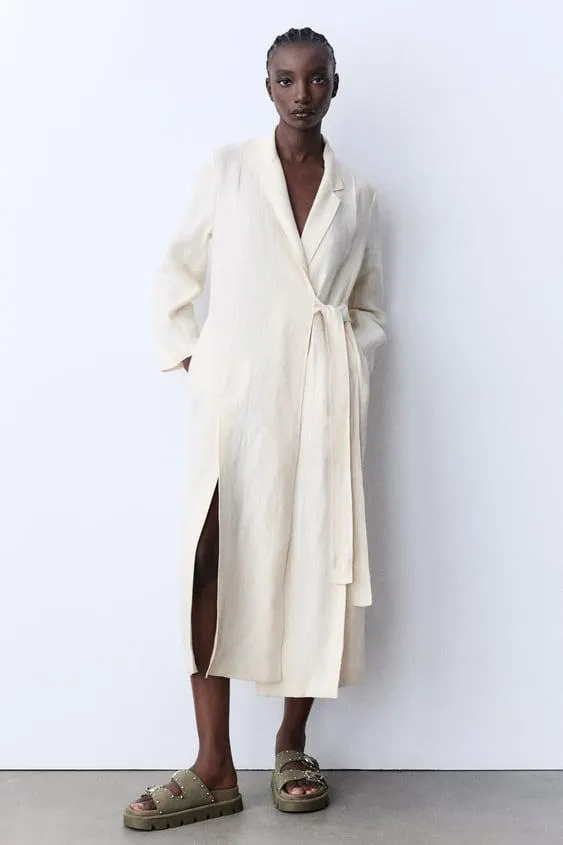 SANDÁLIA BAIXA DE COURO COM TACHAS