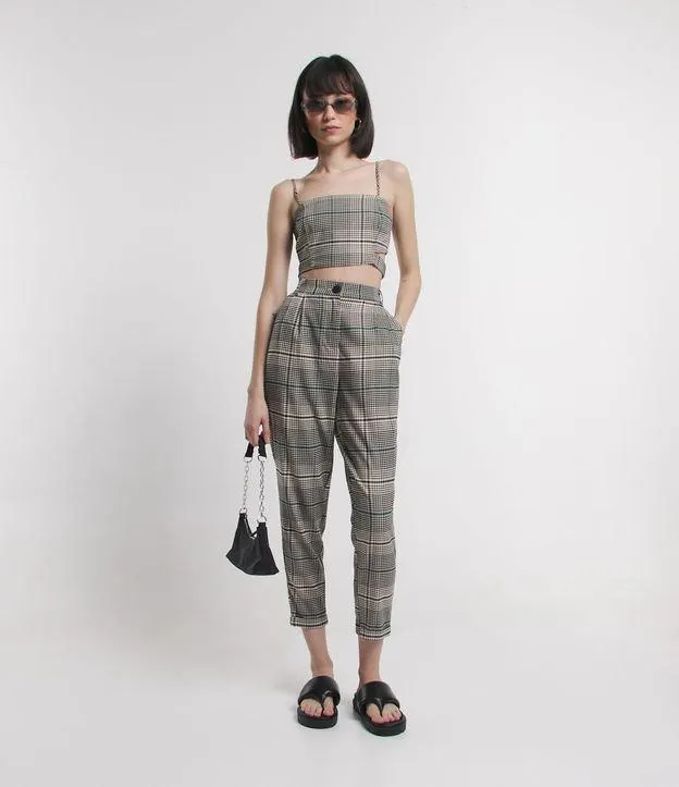 Calça Cenoura em Alfaiataria Xadrez com Bolsos Bege