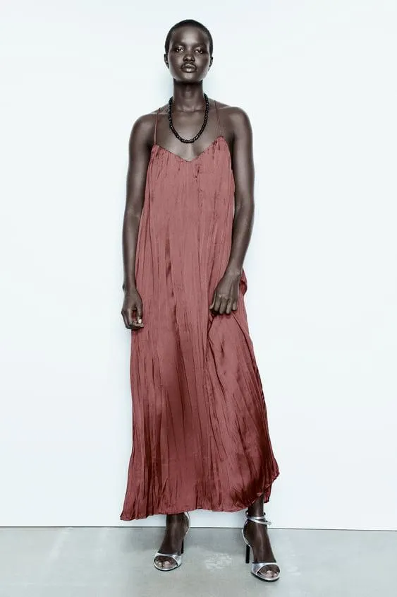 VESTIDO ESTILO LINGERIE MIDI COM EFEITO ENRUGADO