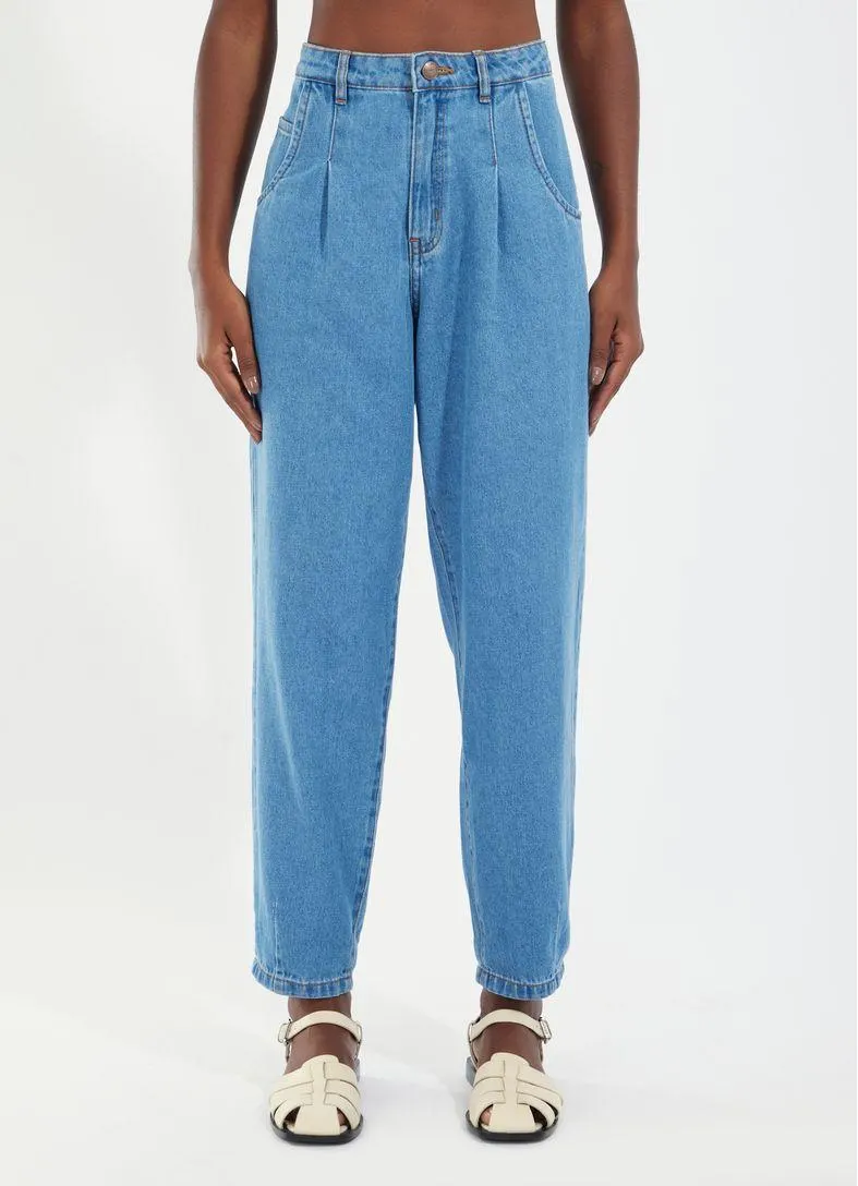 Calça jeans mom pregas jeans