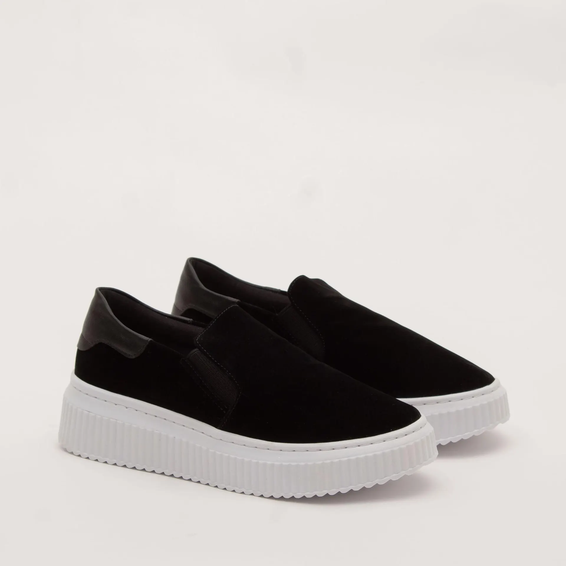 Tênis slip on sola tratorada - PRETA