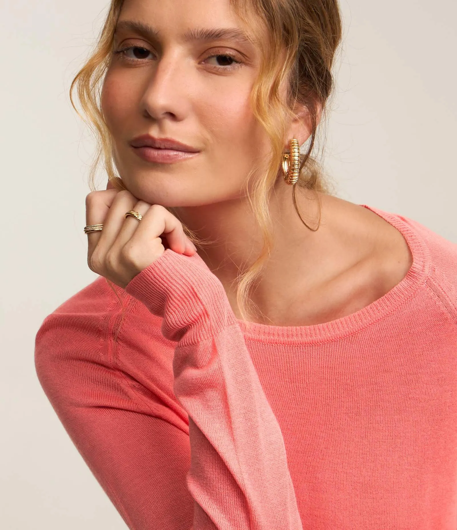 Suéter em Tricô com Gola Redonda Coral