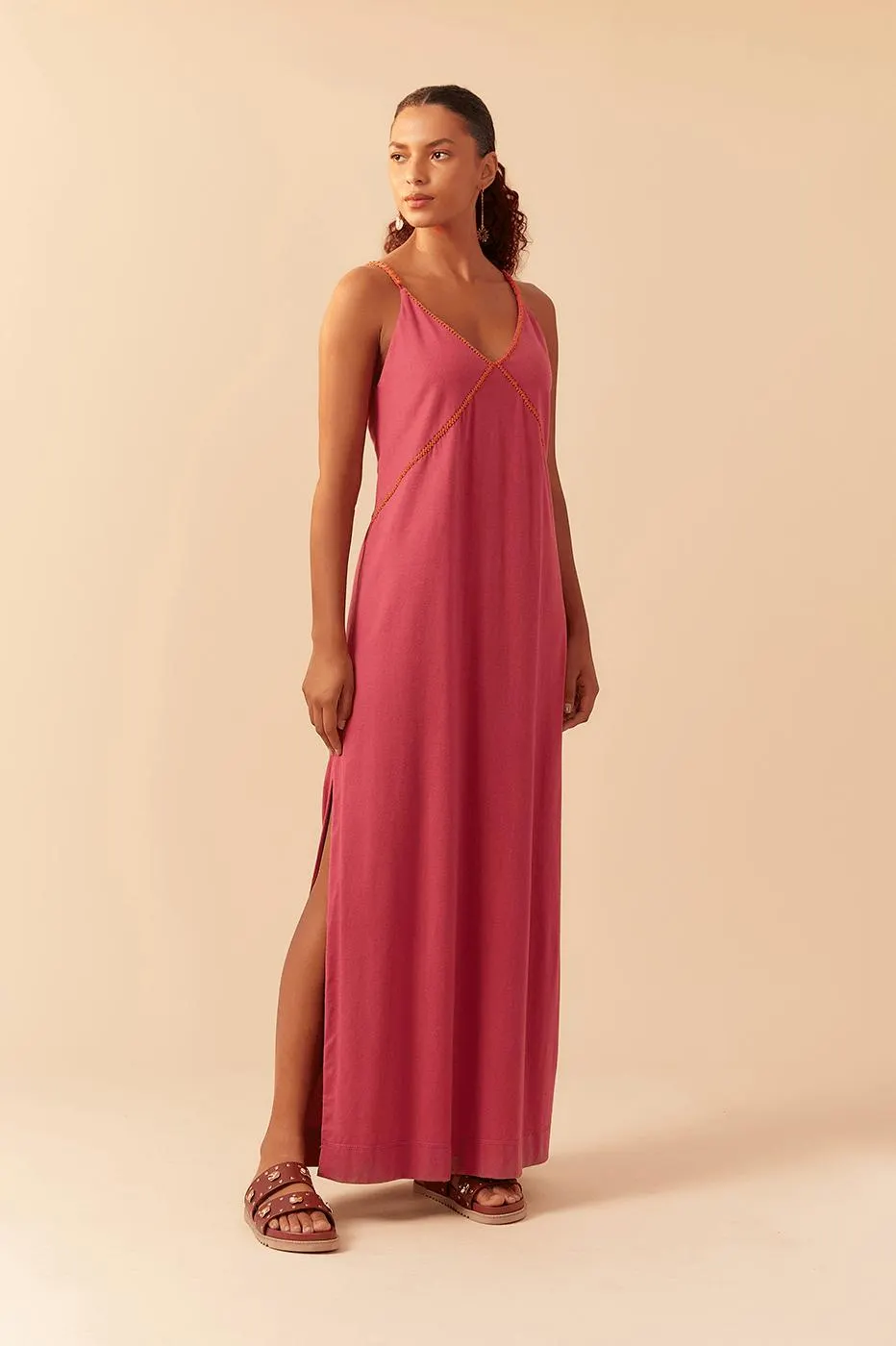 Vestido Recortes Com Bordado