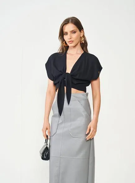 Blusa Basics Manga Curta Canelada Com Bordado