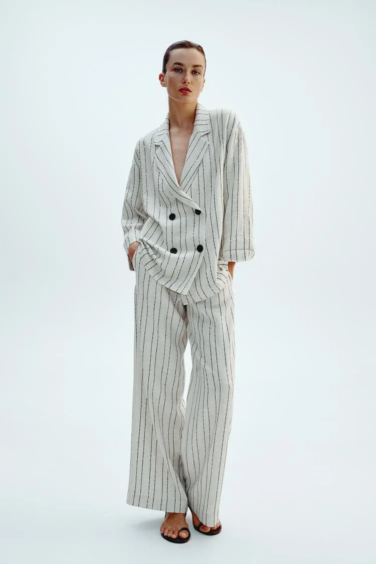 BLAZER LISTRADO COM LANTEJOULAS