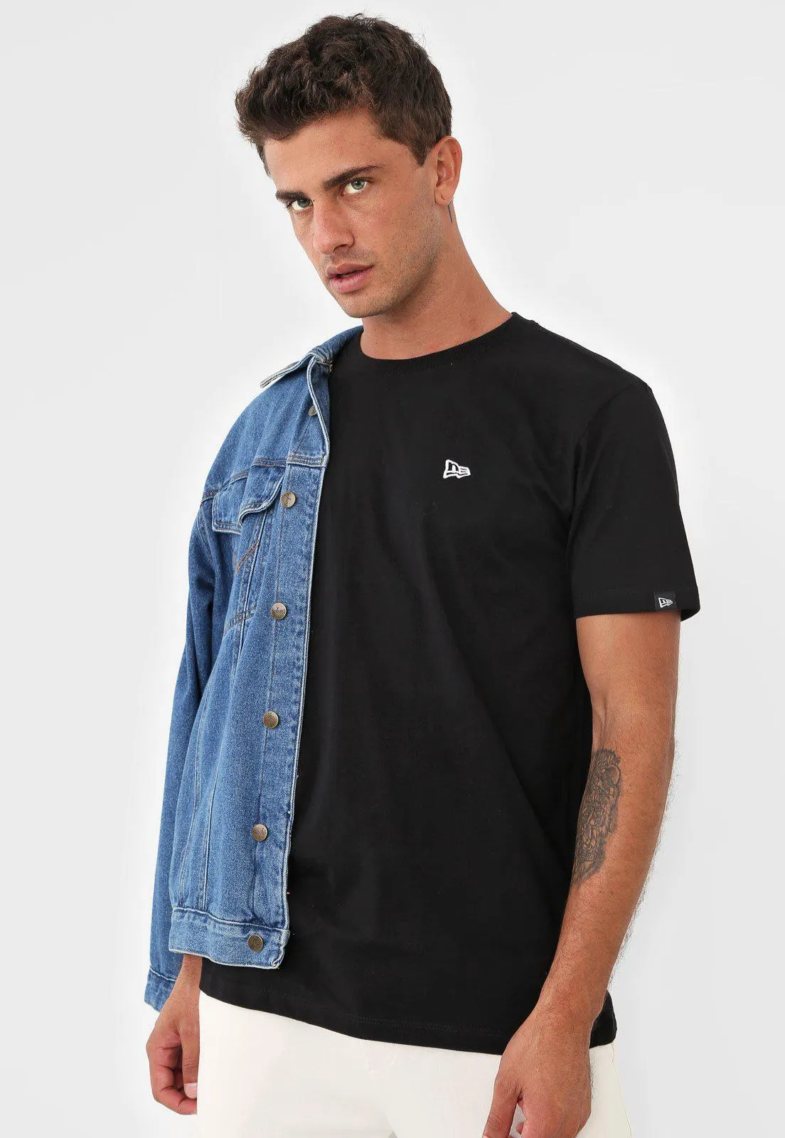 Camiseta New Era Basic Essentials Tri Preta
