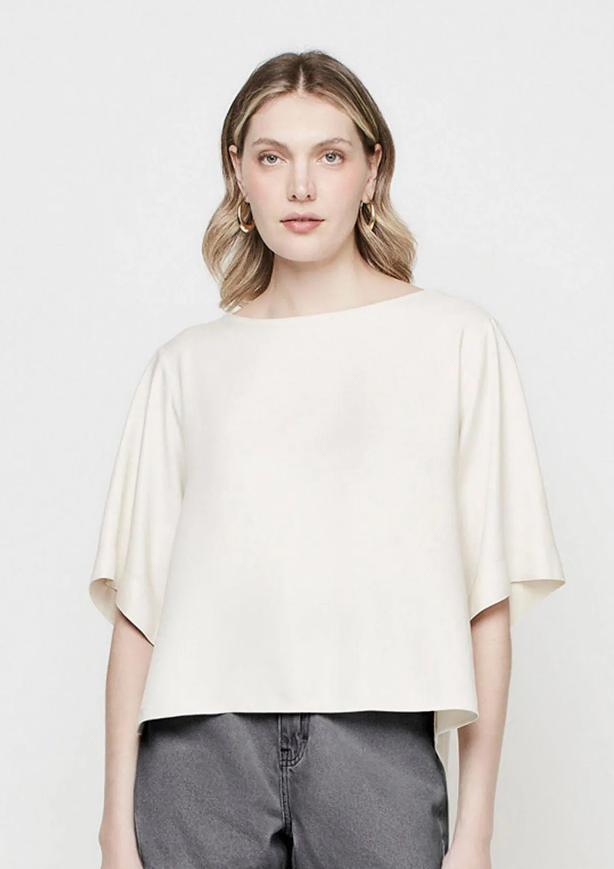 Blusa Evasê Decote Canoa Em Viscose - Off White