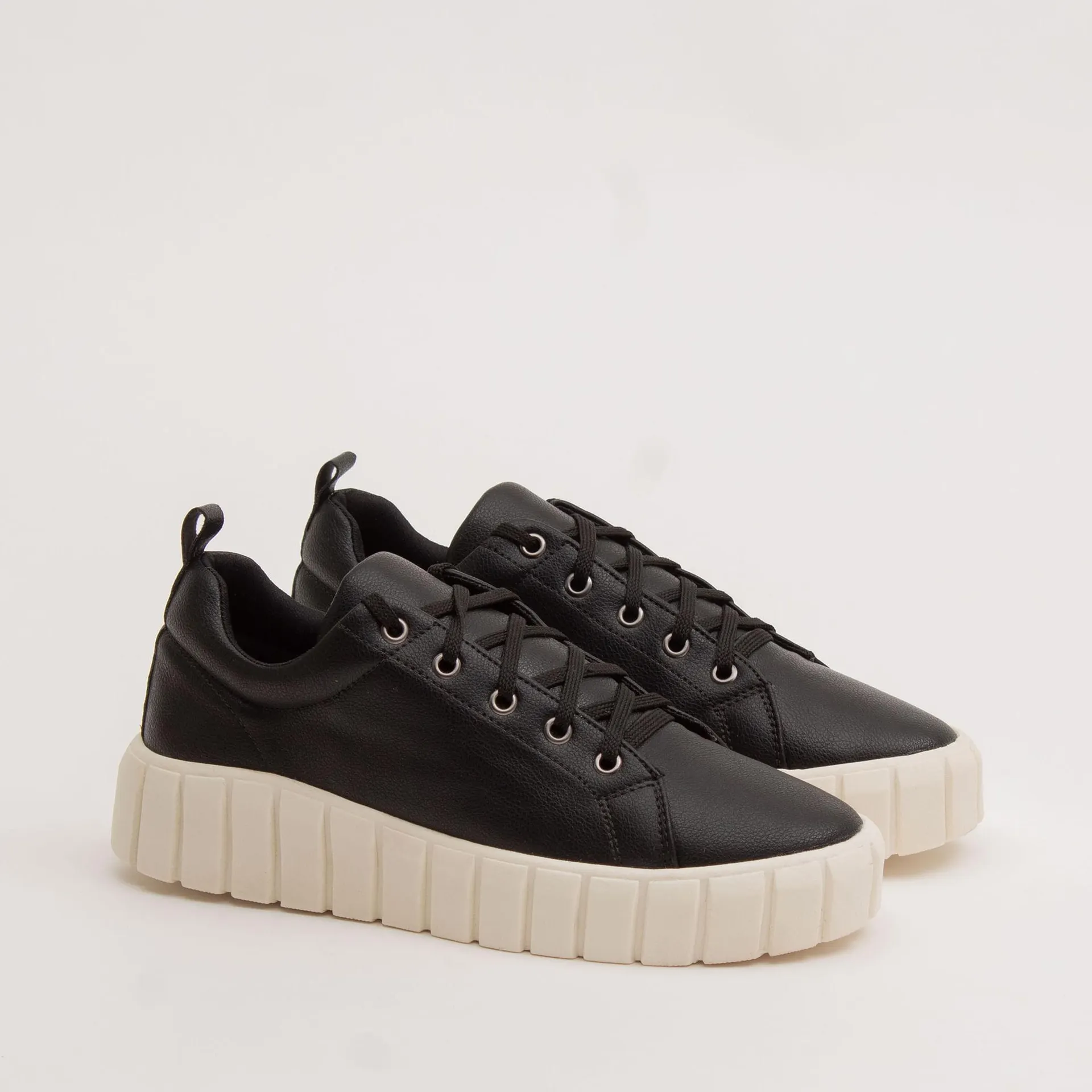 Tênis Em Floater Tecnologico Cadarço Com Brilho - PRETA