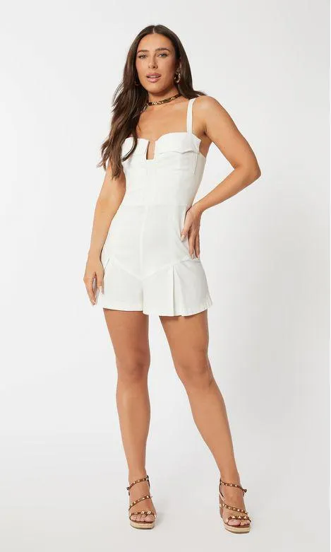 Macaquinho Linho Bojo Bolsos Detalhe Ferro - Off