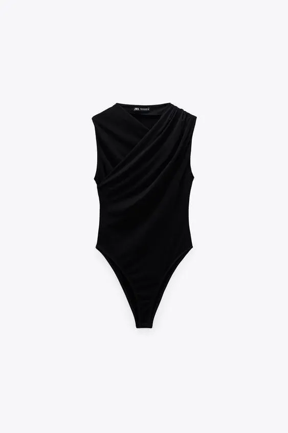 BODY COM GOLA DRAPEADA