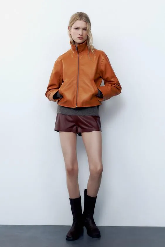 JAQUETA DE COURO COM ZÍPER