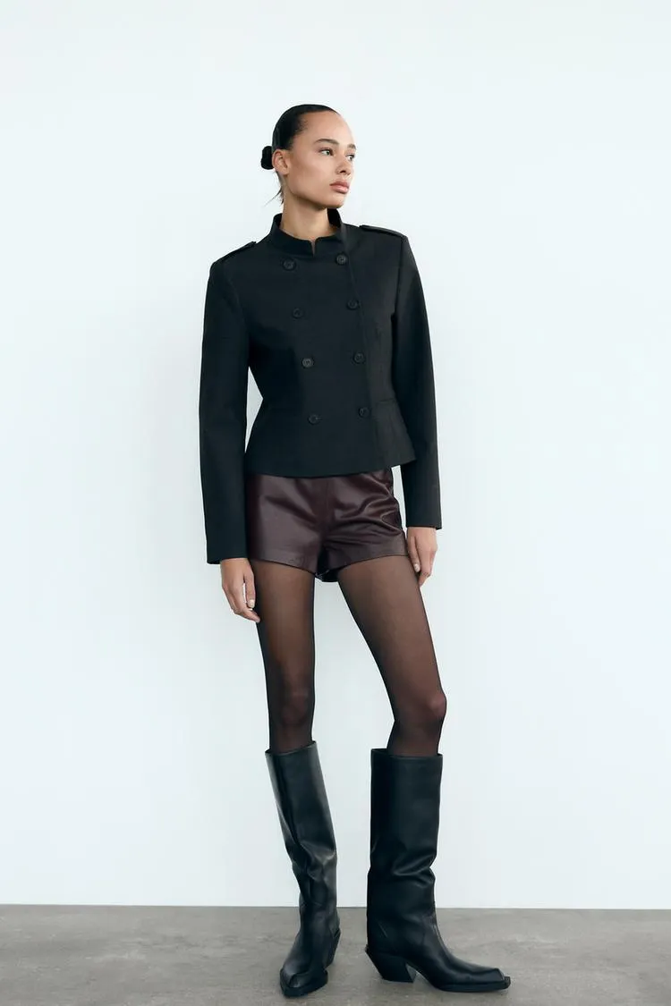 CASACO ACINTURADO COM PRESILHAS