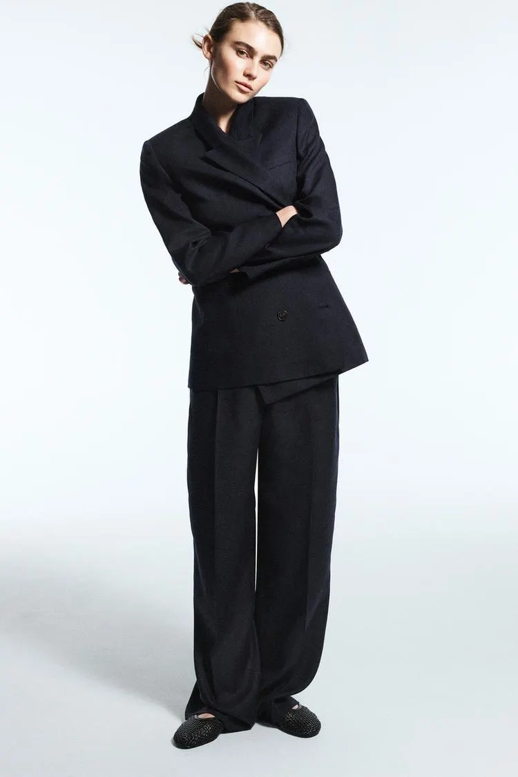 BLAZER CRUZADO COM OMBREIRAS