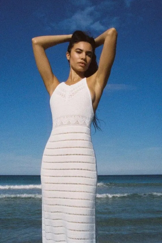 VESTIDO DE TRICÔ DE COSTAS DESCOBERTAS