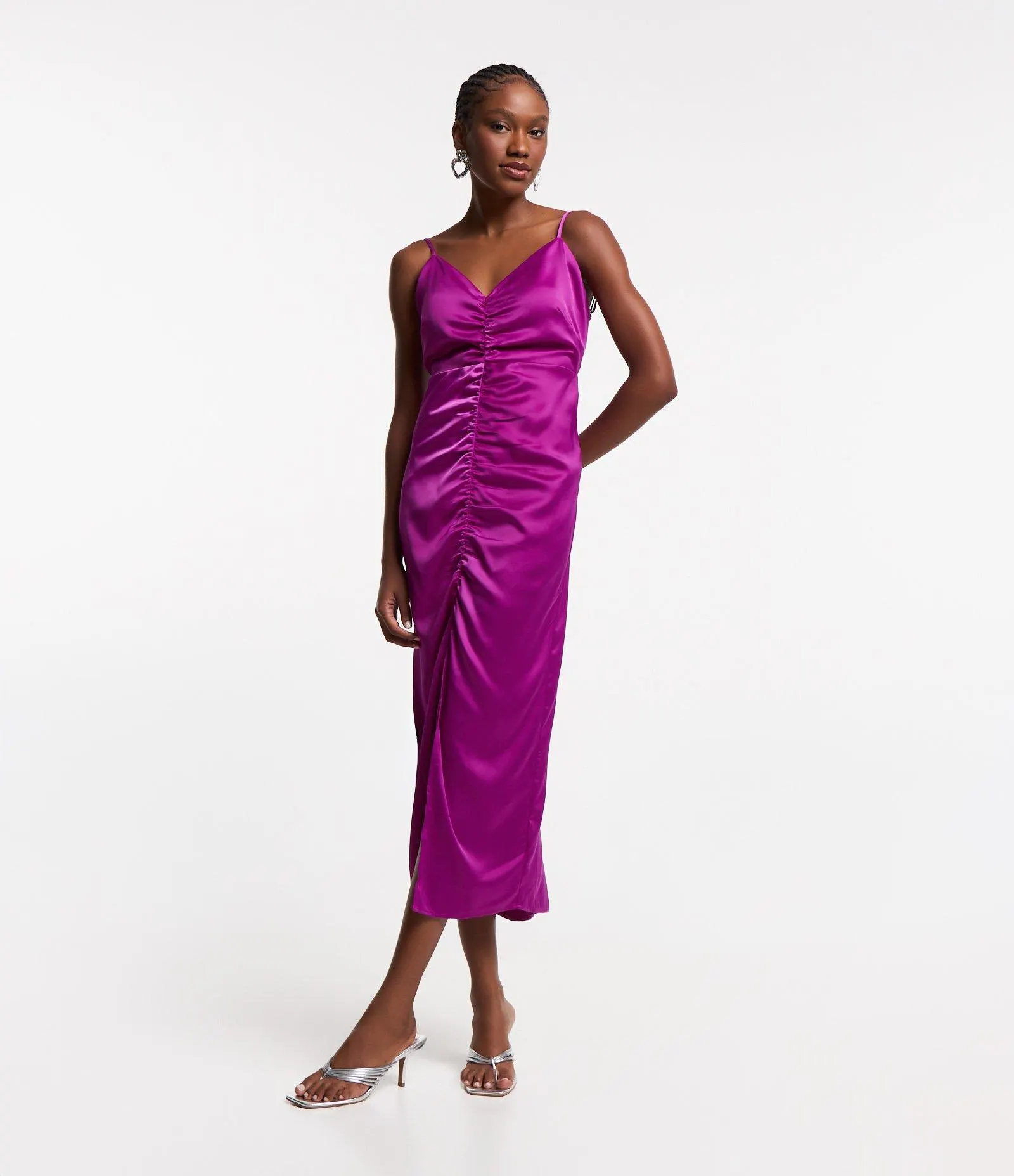 Vestido New Midi Acetinado com Franzidinho e Fenda Frontal Rosa