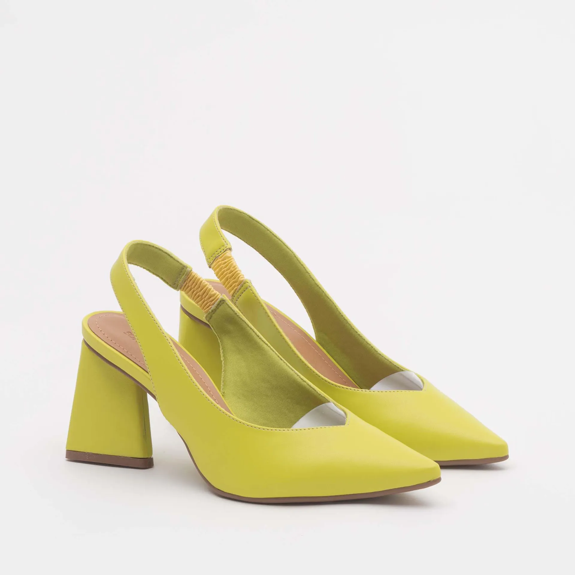 Scarpin Bico fino detalhe vinil - LIMA