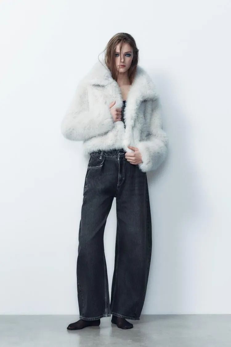 CASACO CURTO COM PELO SINTÉTICO