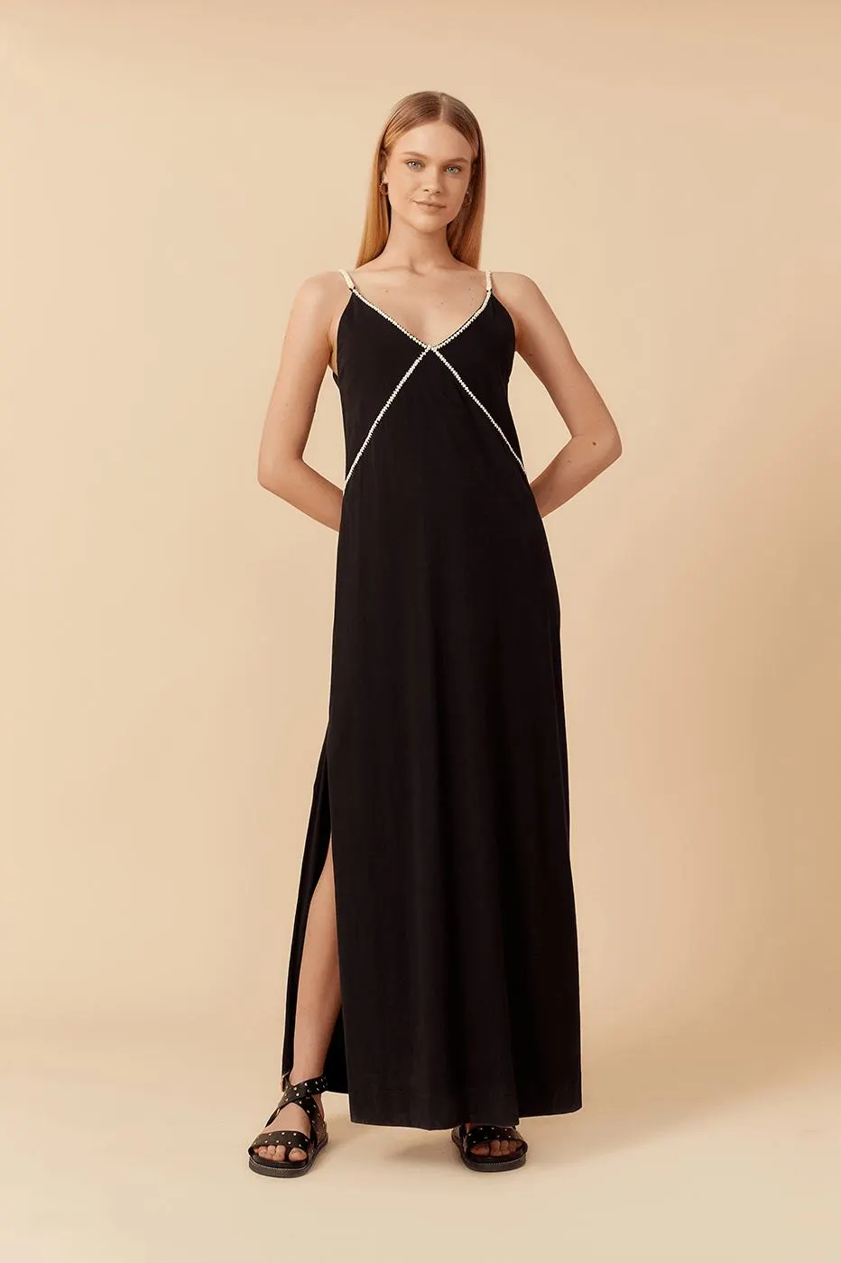 Vestido Recortes Com Bordado