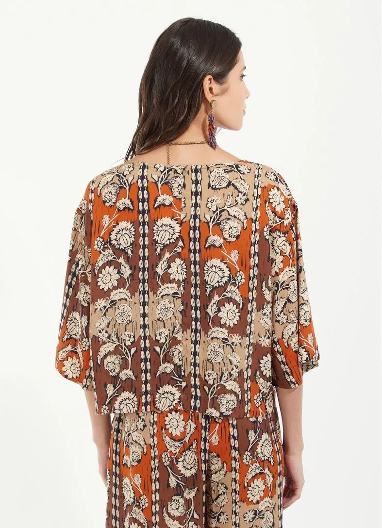Blusa estampada ornamental