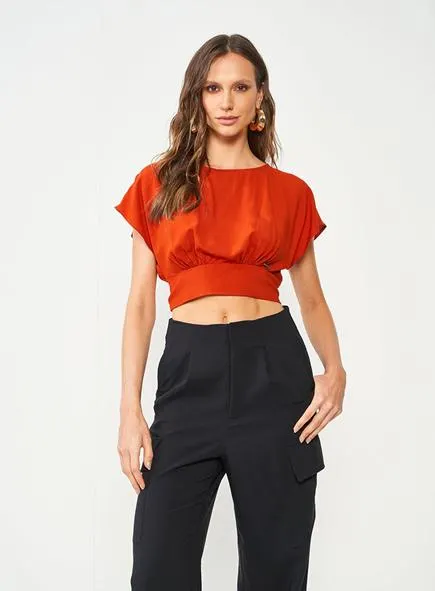 Blusa Slim Com Abertura Nas Costas