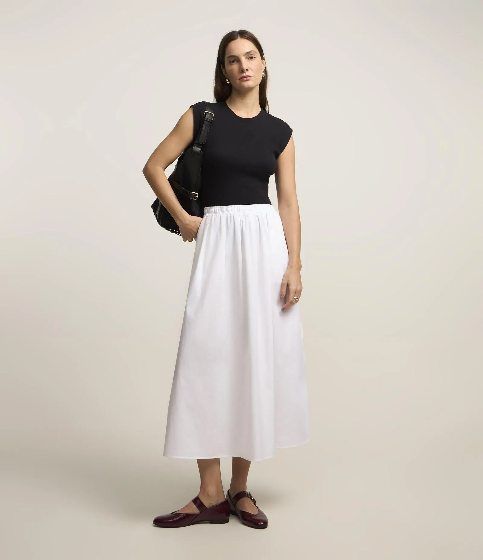 Saia Evasê Midi em Tricoline com Elástico no Cós Branco