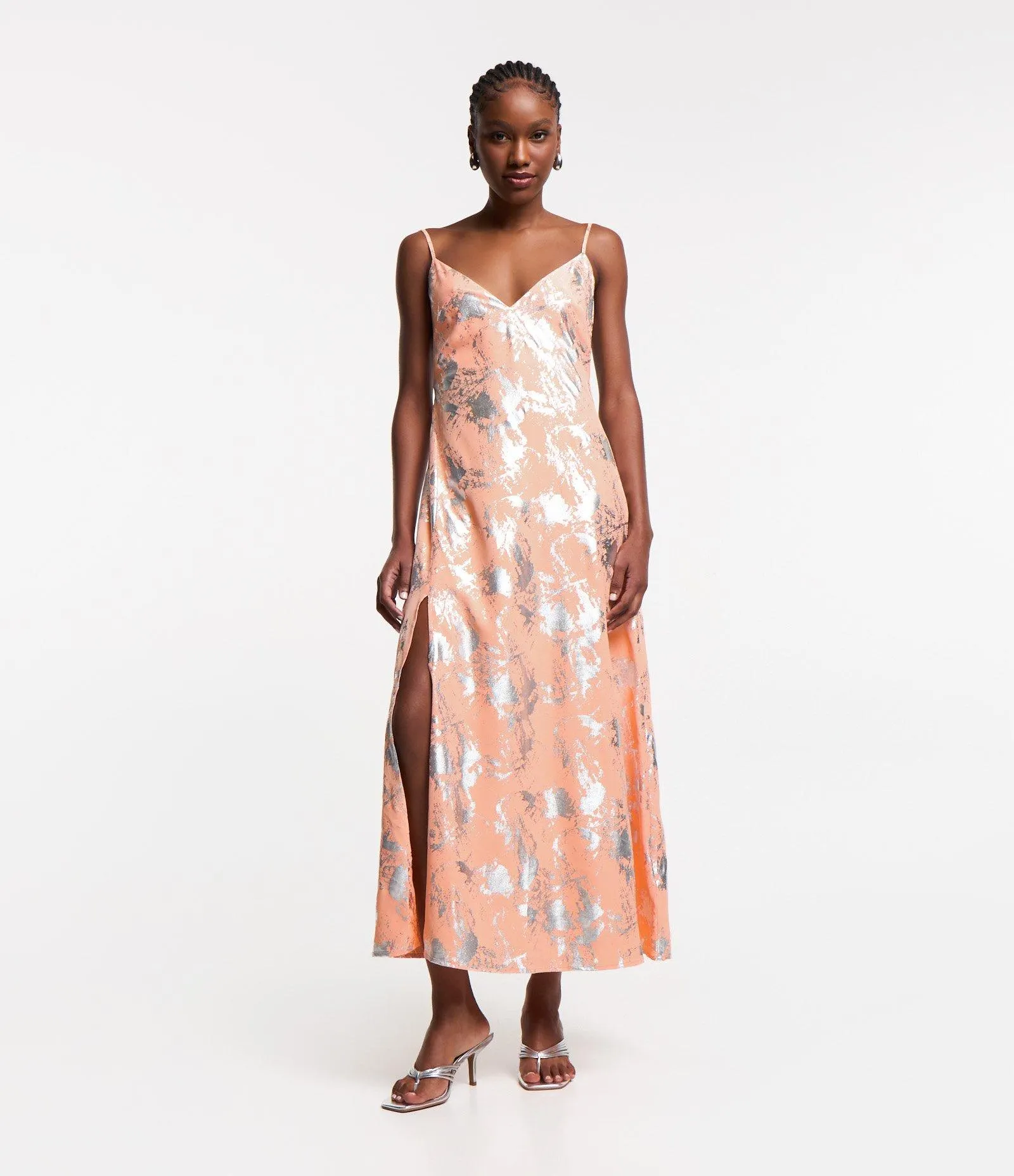 Vestido New Midi em Crepe Metalizado com Fenda Lateral e Foil Rosa