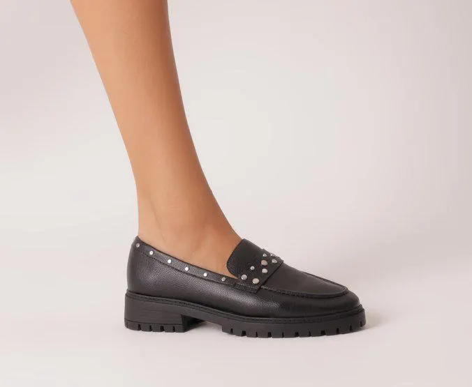 Mocassim Preto Tratorado Tachas