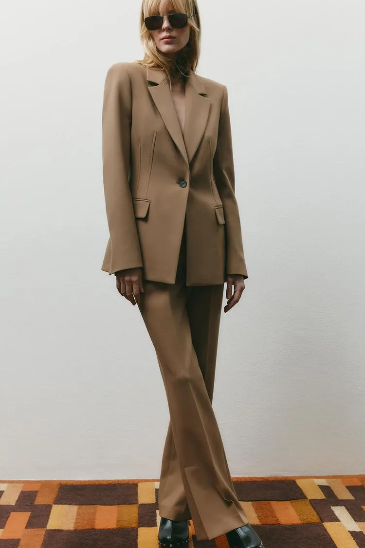 BLAZER ACINTURADO COM BOTÃO