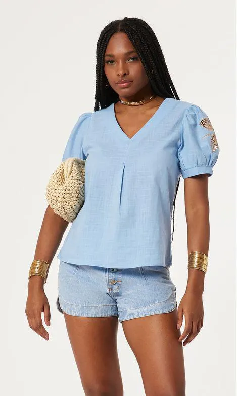 Blusa Prega Frente Bordado Flower - Agua