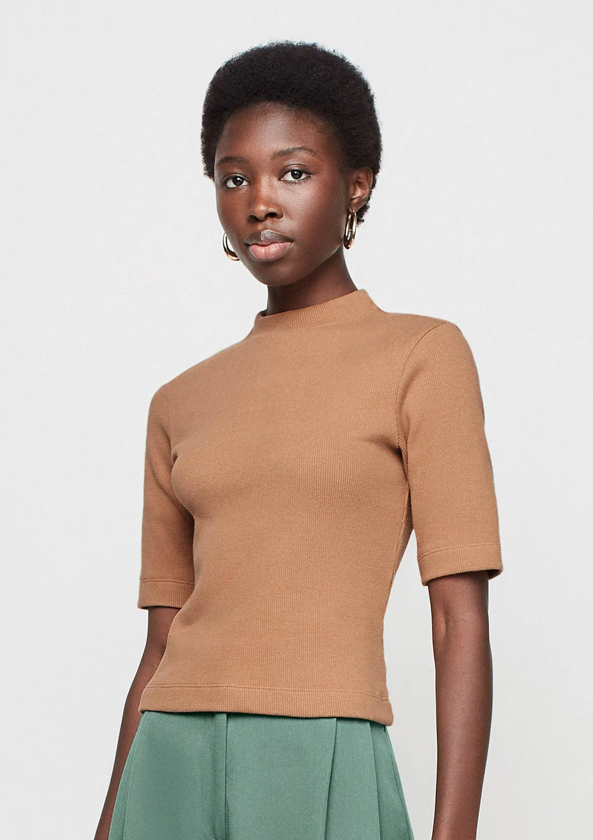 Blusa Canelada Decote Redondo Ajustada - Marrom