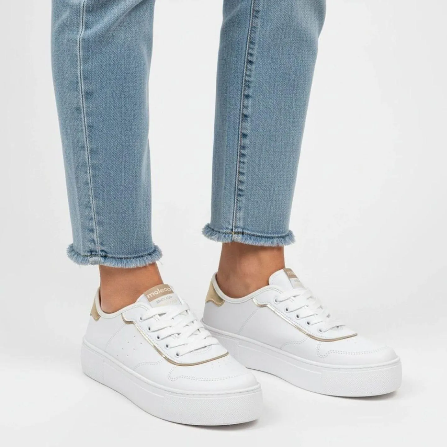 Tênis Feminino Moleca Branco com Detalhe Dourado