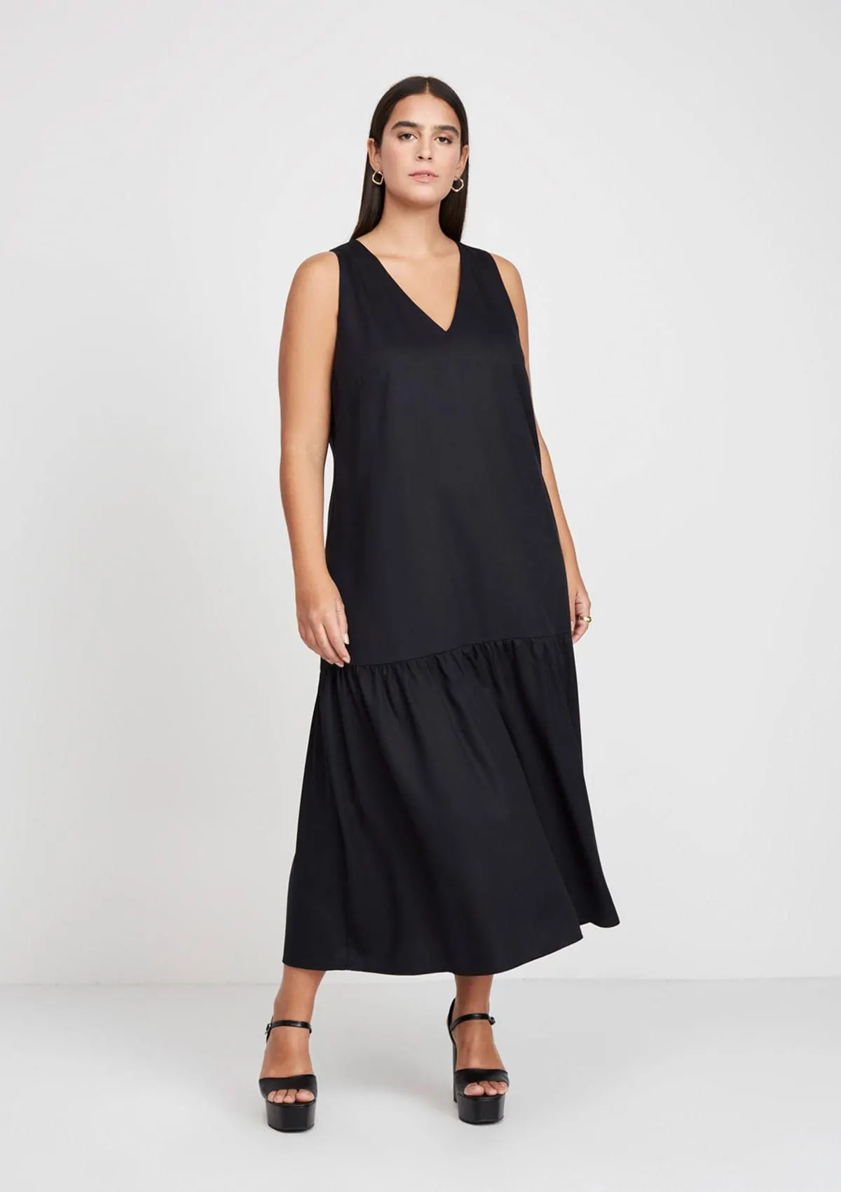 Vestido Midi Decote V Em Viscose Acetinada - Preto