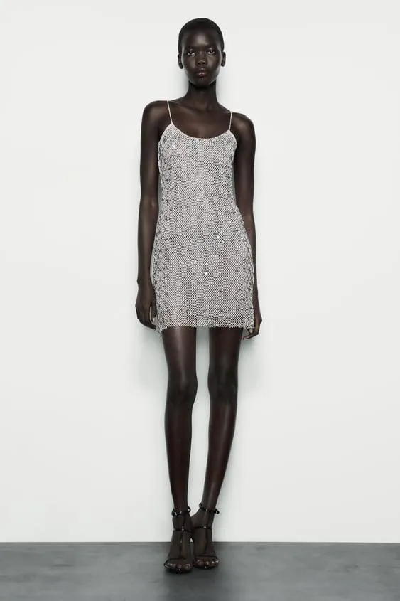 VESTIDO CURTO COM BRILHOS