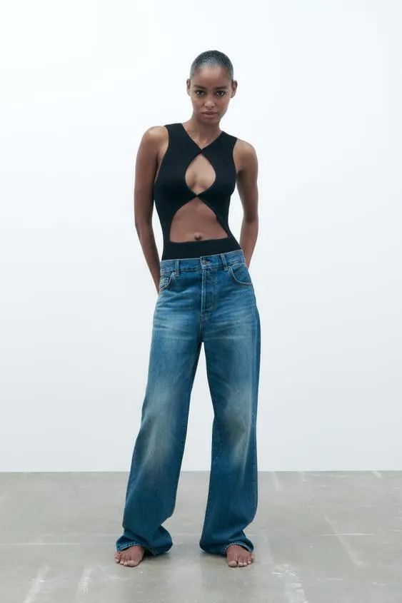 BODY CUT OUT SEAMLESS