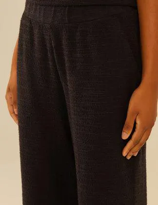 Calça Reta Bordado Bolso