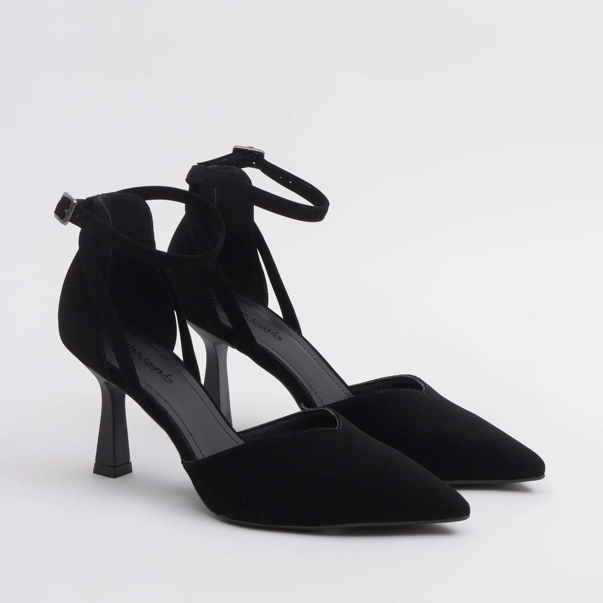 Scarpin nobuck fechamento pulseira - PRETA