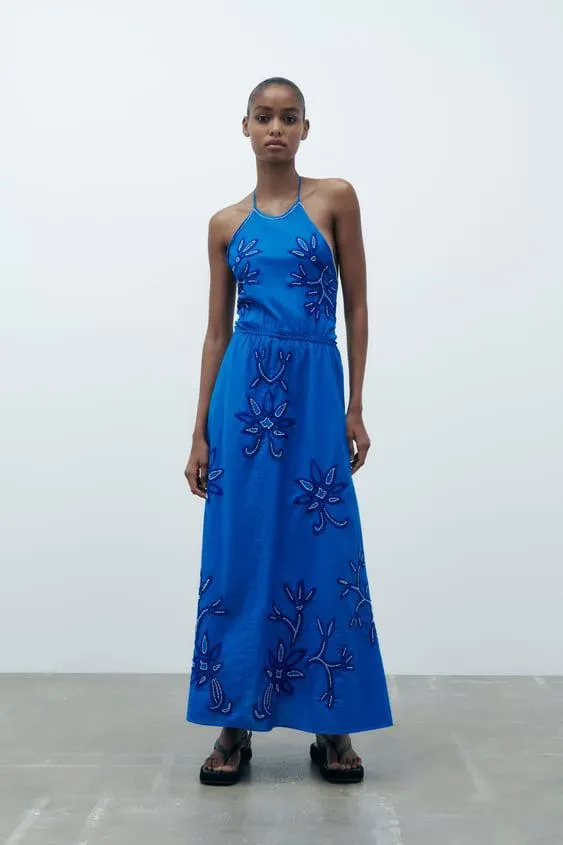 VESTIDO MIDI COM BORDADOS