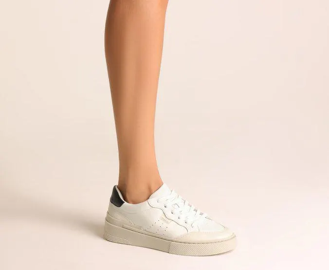 Tênis Branco e Preto Sola Alta Gigi