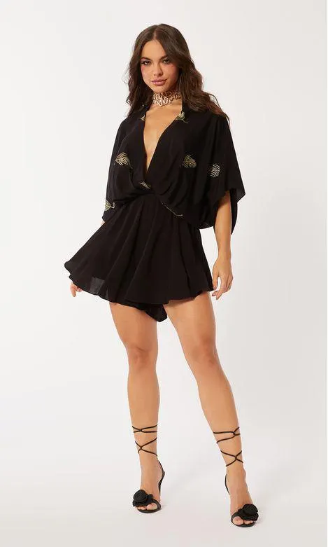 Macaquinho Bordado Folha Ouro - Preto