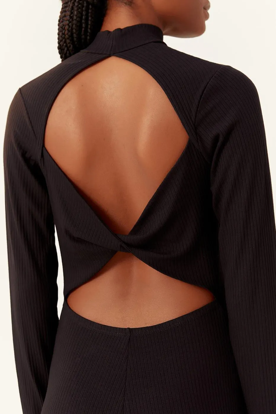 Vestido Costas Torcidas Gola Roulê