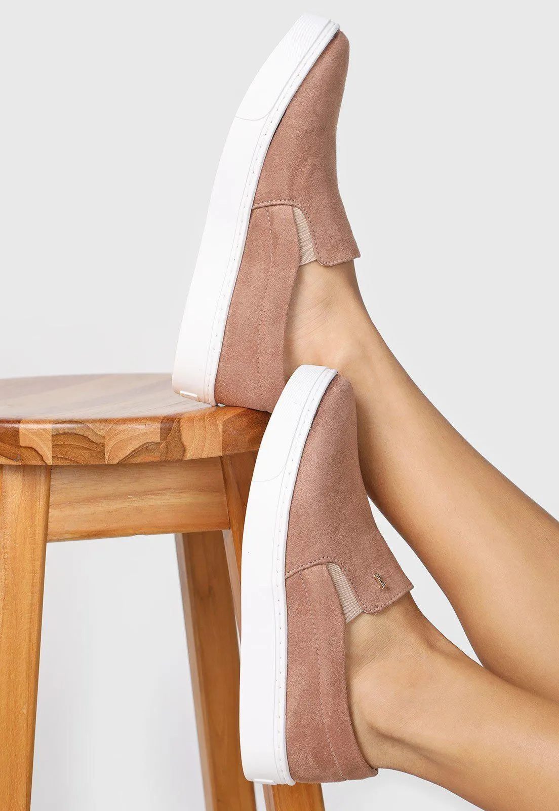 Tênis Slip On Santa Lolla Suede Bege