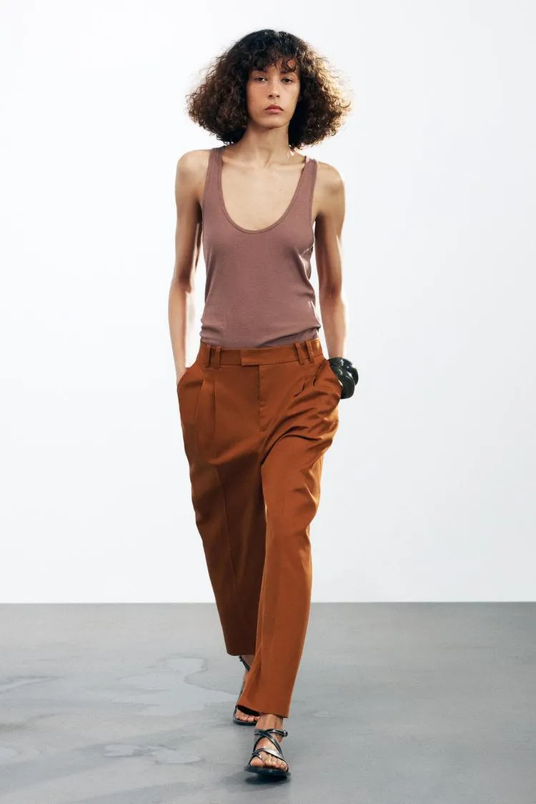 CALÇA COM PREGAS ZW COLLECTION