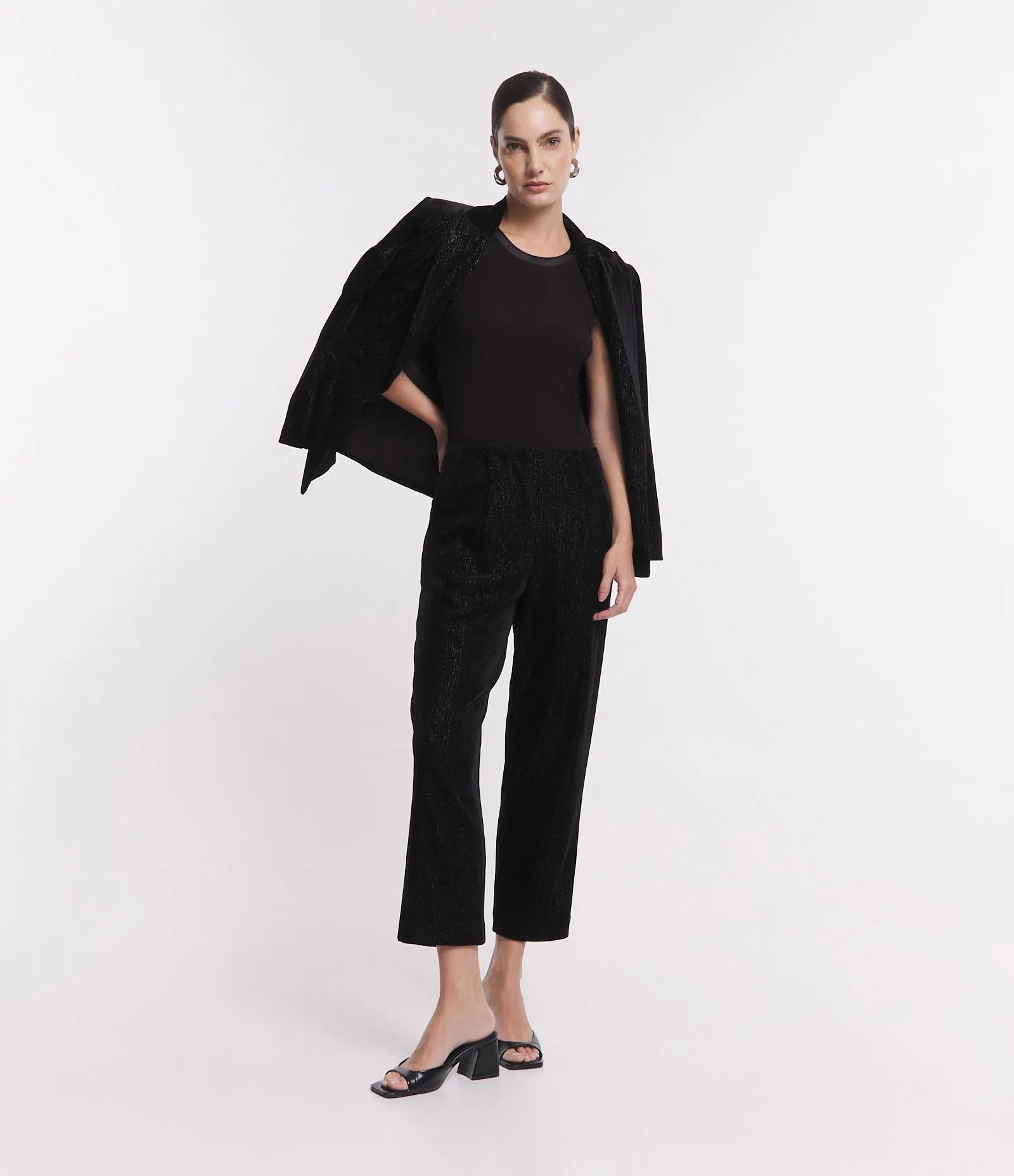 Calça Reta em Veludo com Detalhes em Fio Metalizado Preto