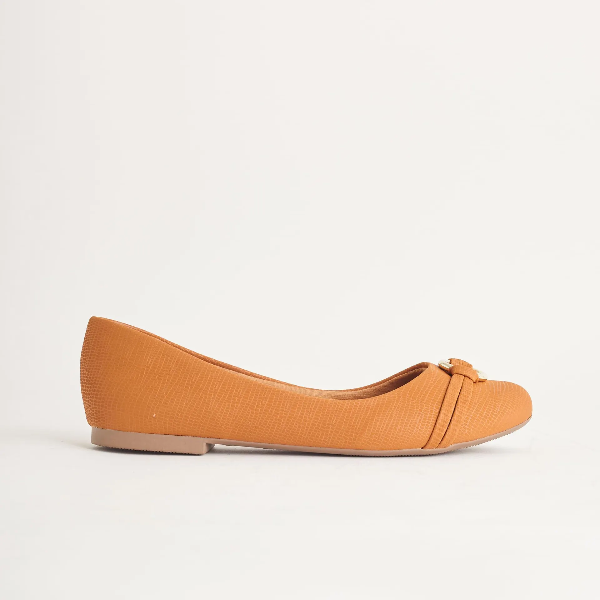 Sapatilha de Bico Redondo com Argola Metálica - CAMEL