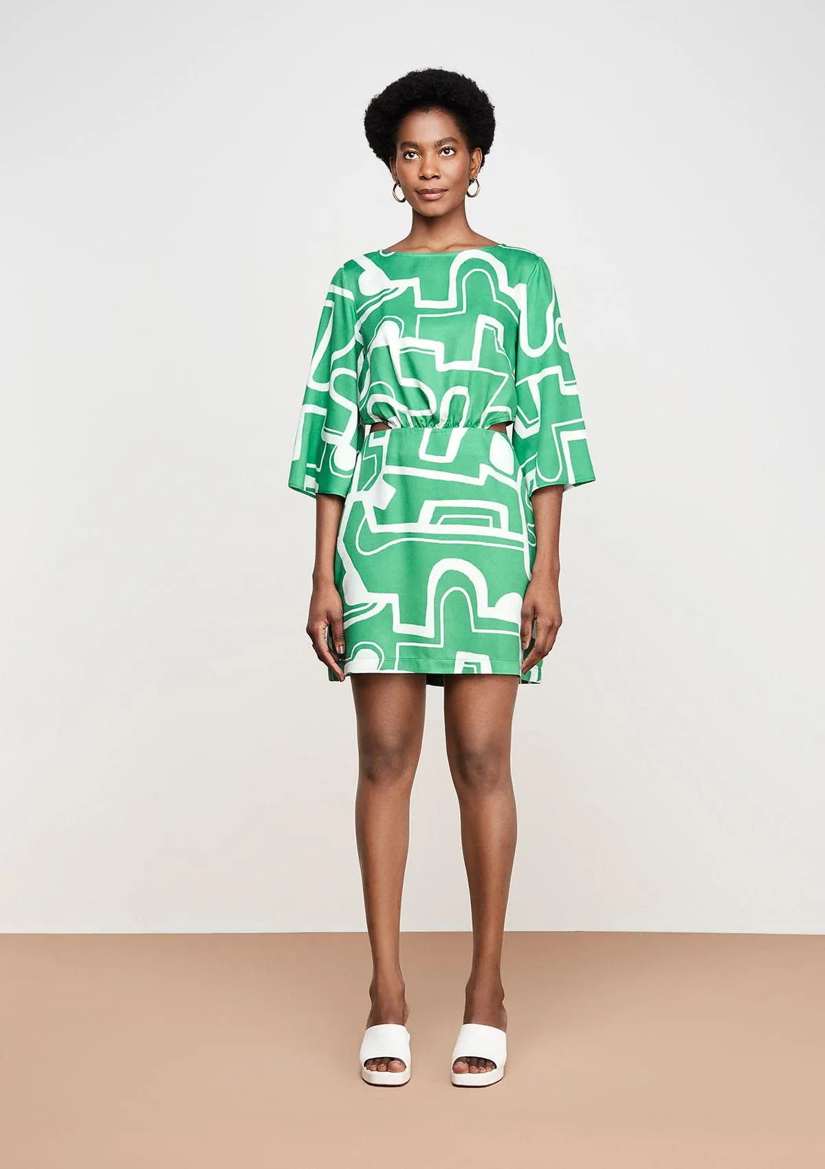 Vestido Curto Em Viscose Acetinada Evasê - Verde