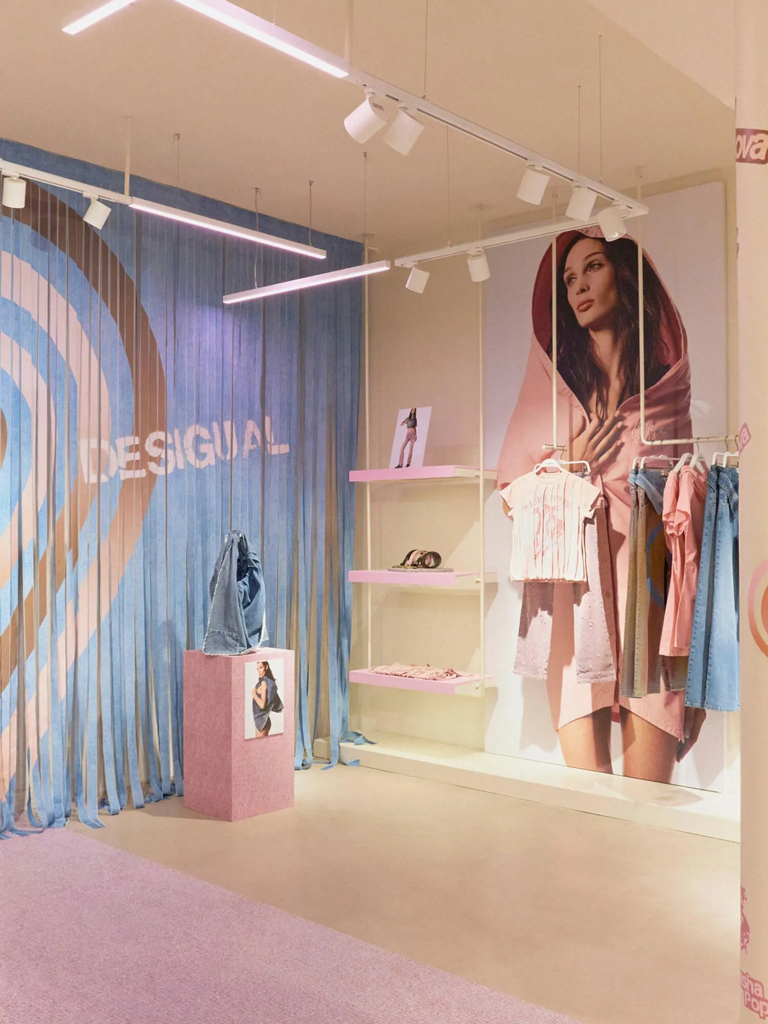 Encarte de Catálogo Desigual 3 de março até 31 de março 2026 - Pagina 2