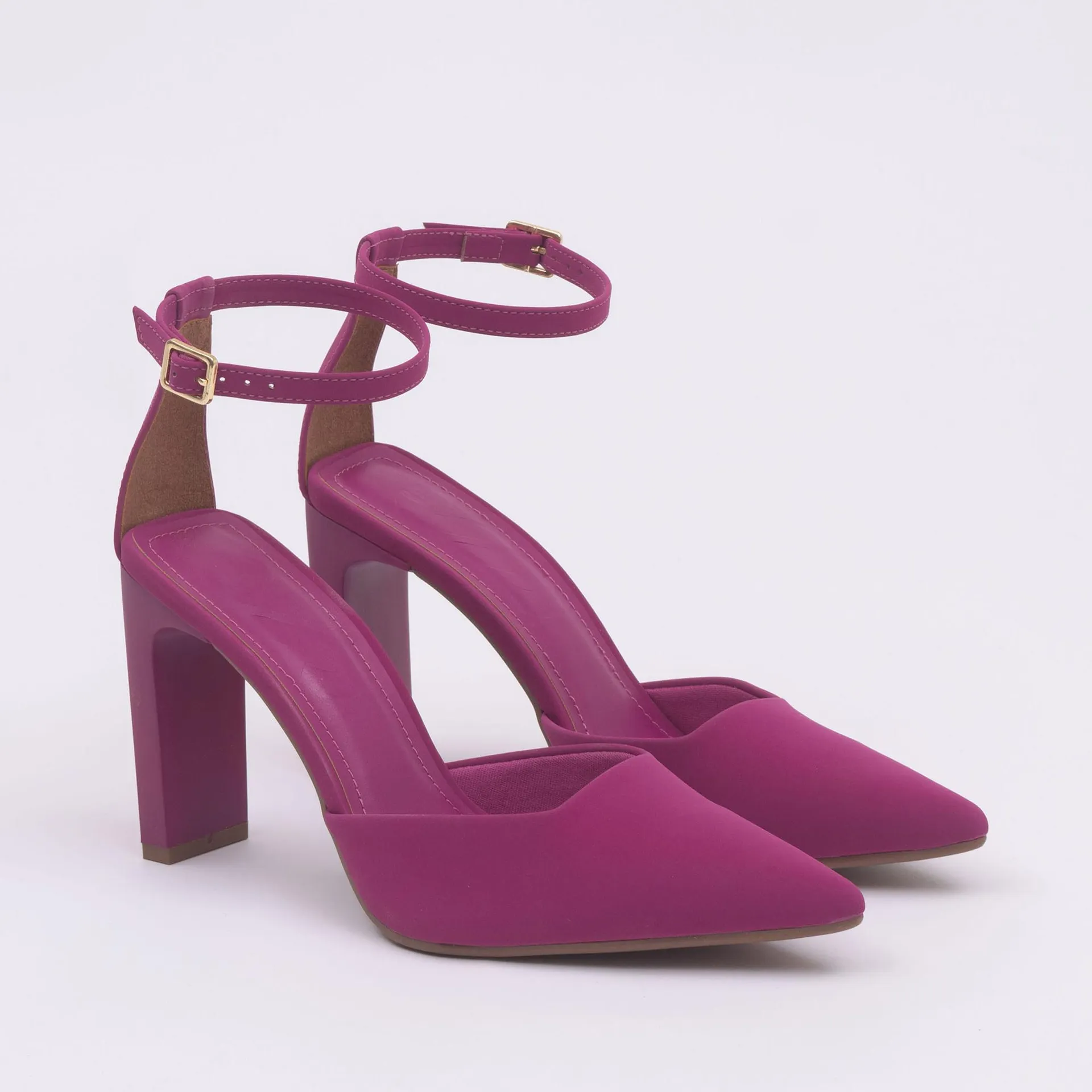 Scarpin em nobuck, fechamento pulseira, salto pintado retangular - FUCSIA
