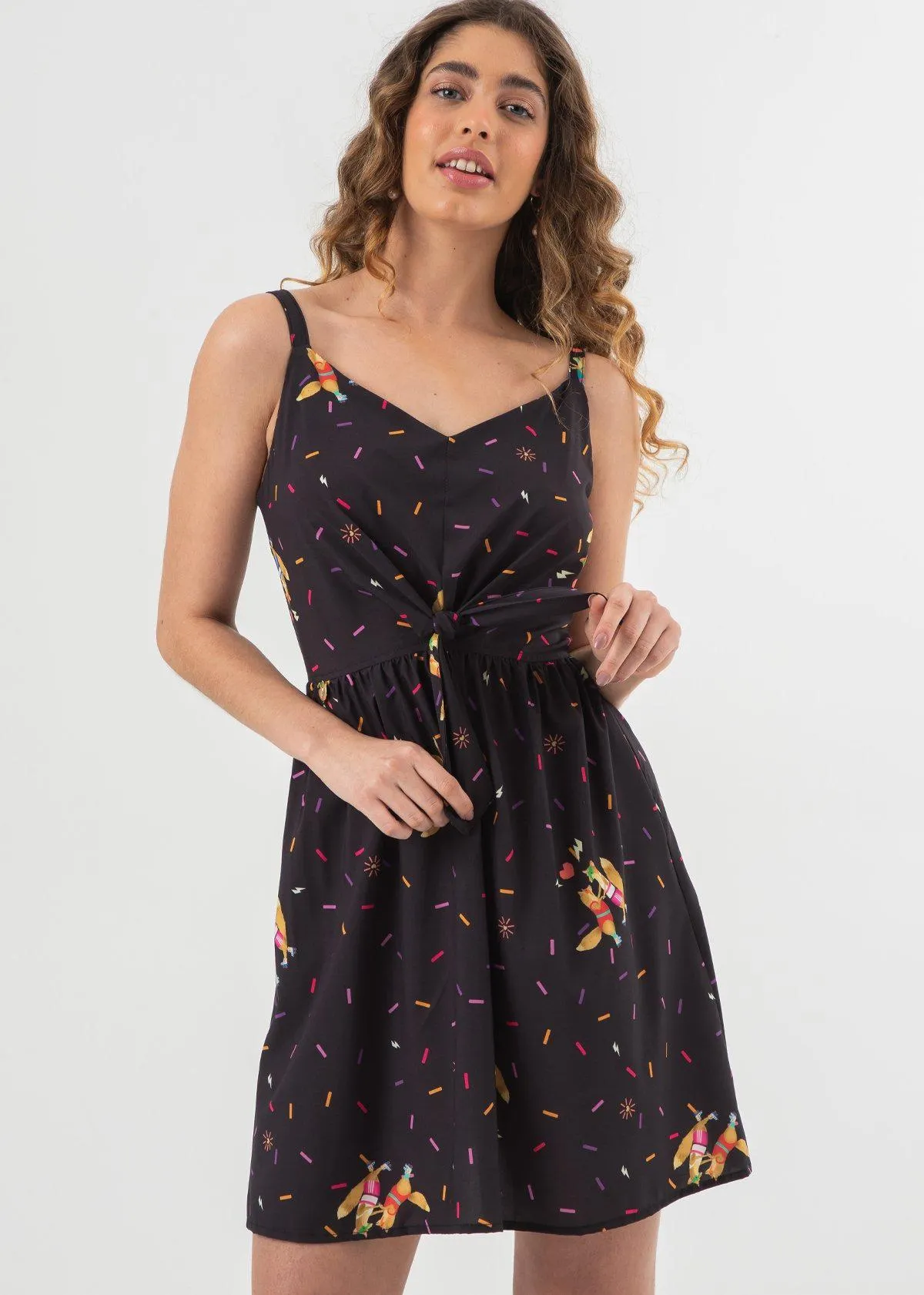 Vestido Curto Exagerado